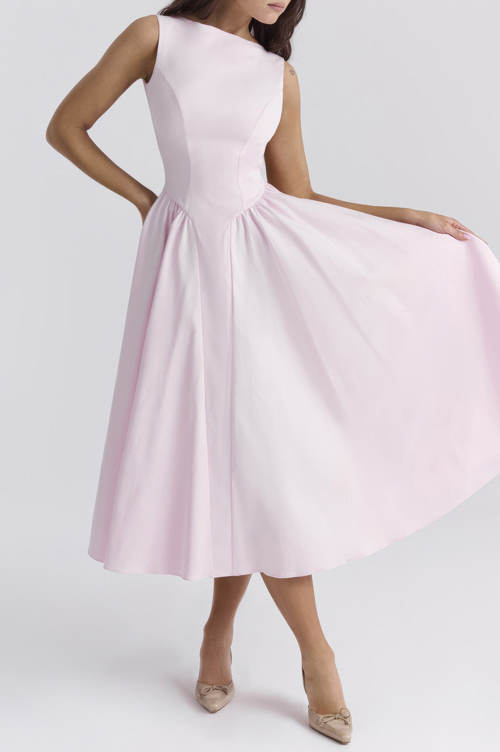 Elegant Sleeveless Midi Dress with Open Back