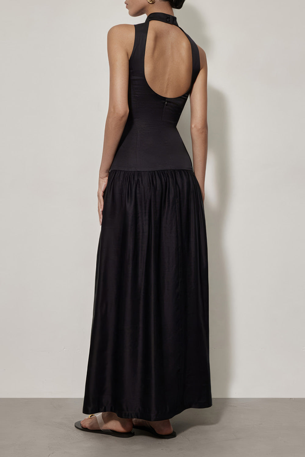 Elegant Sleeveless Maxi Dress with Open Back