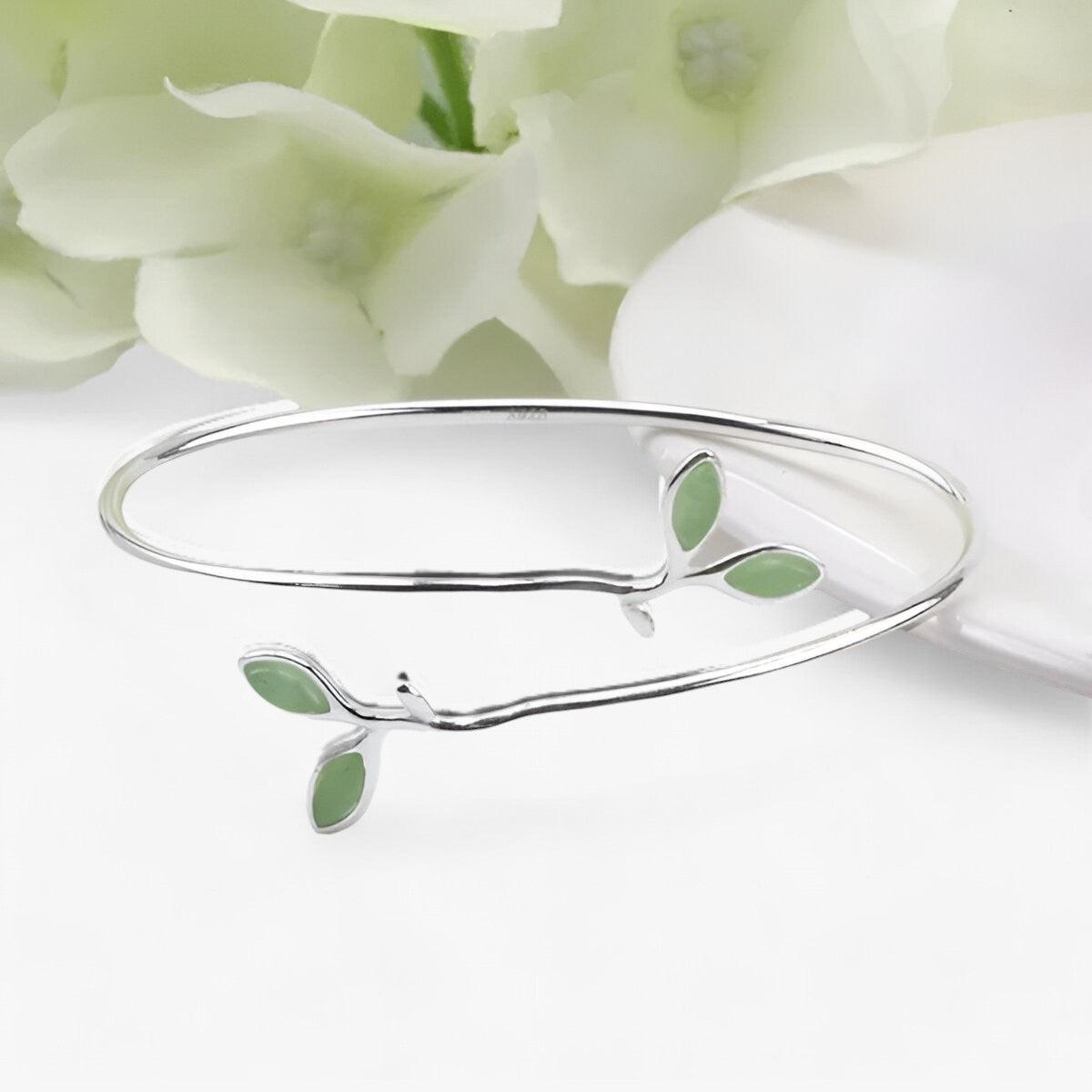 Jade | Bangle - Verhoog je Look met Subtiele Blad Elegantie