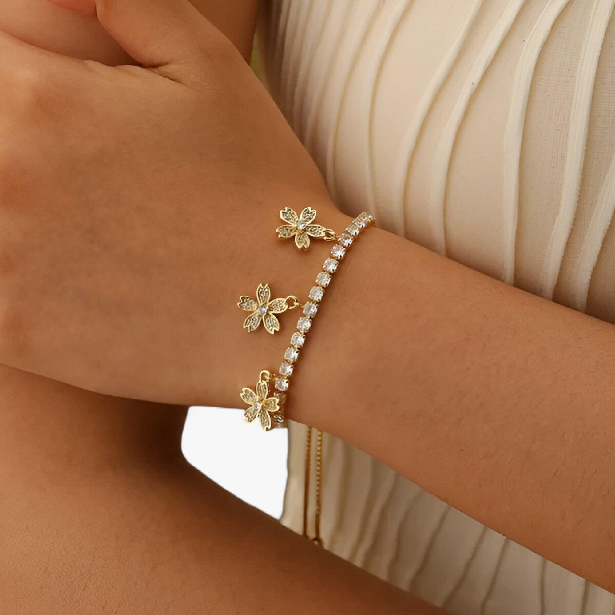 Luxe Bloem | Hangarmband - Voeg Glamour Toe aan Elke Outfit